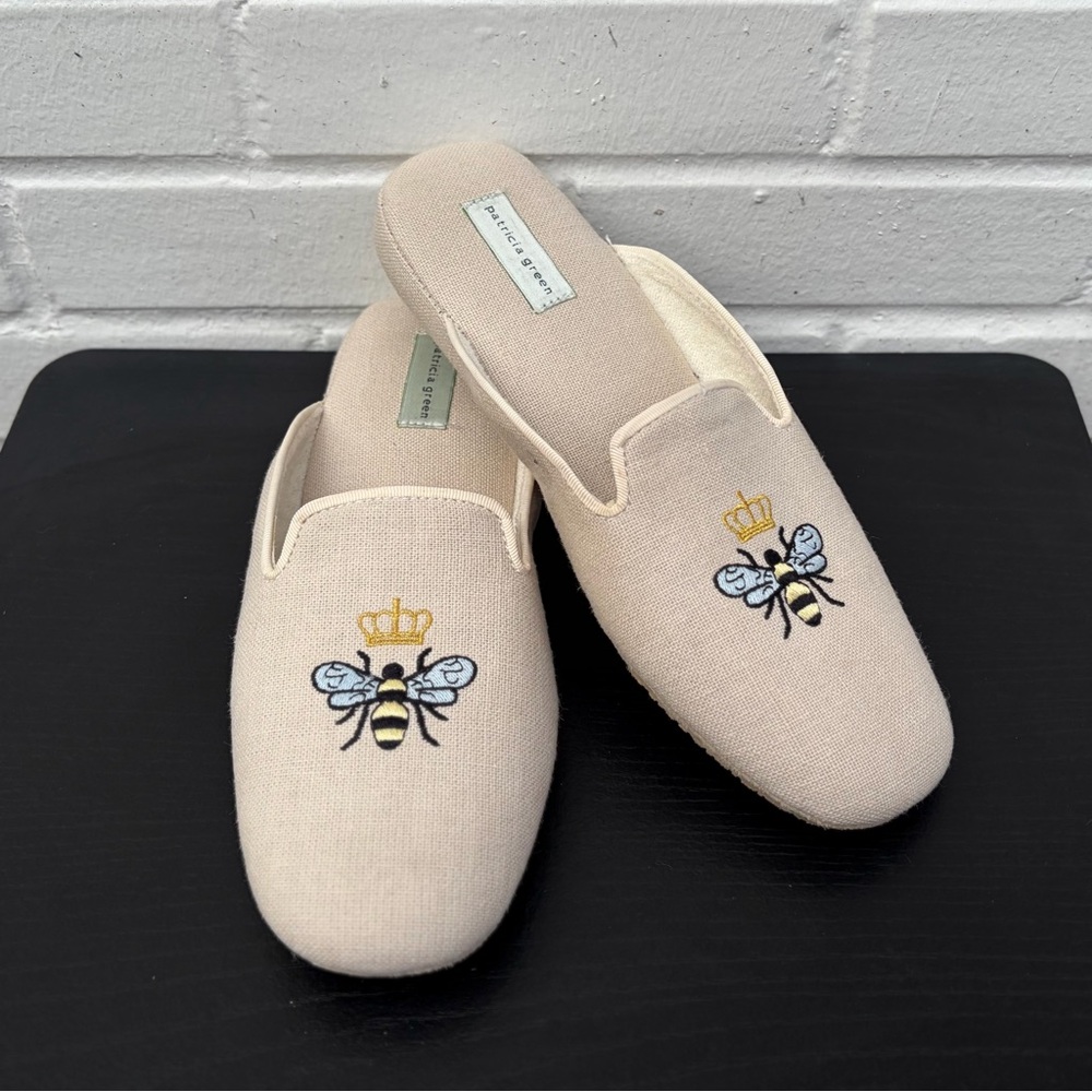 Patricia Green Queen Bee Embroidered Linen Slippers, SZ 9 MSRP $128 - Picture 2 of 7